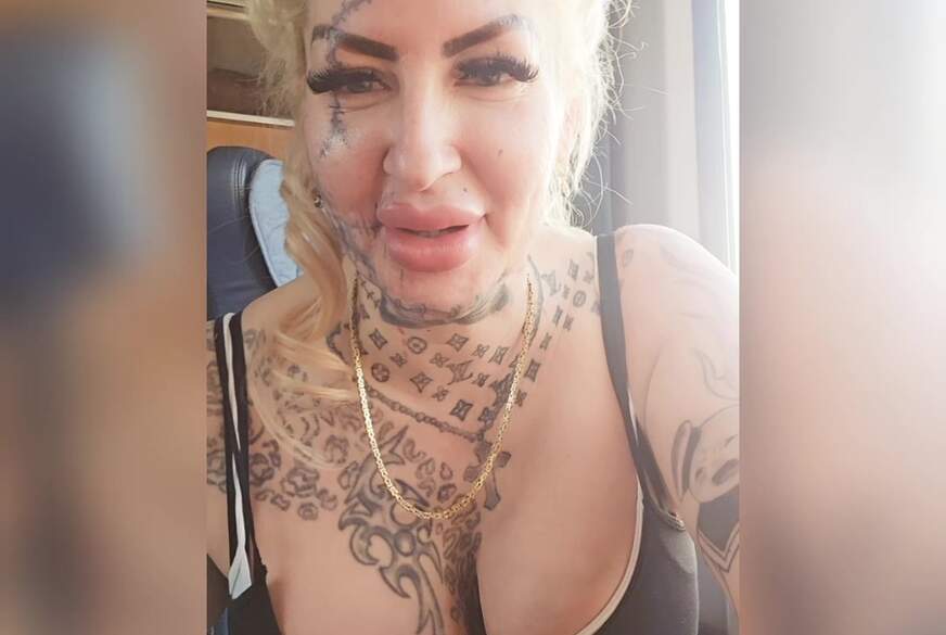 JeannyInkGirl: Im Zug während fremder geeschlafen hat Blank gezogen und A***h rausgestreckt
