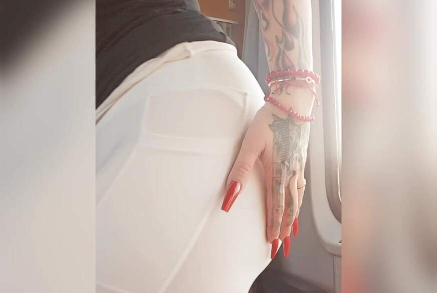 JeannyBln: Im Zug während fremder geeschlafen hat Blank gezogen und A***h rausgestreckt