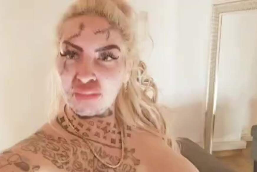 Ich reite A**l und V****al den fetten Dildo von hinten von JeannyBln