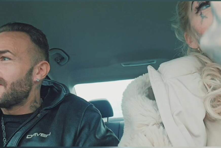 JeannyInkGirl: Unterwegs mit dem S*********r angehalten Outdoor Sex