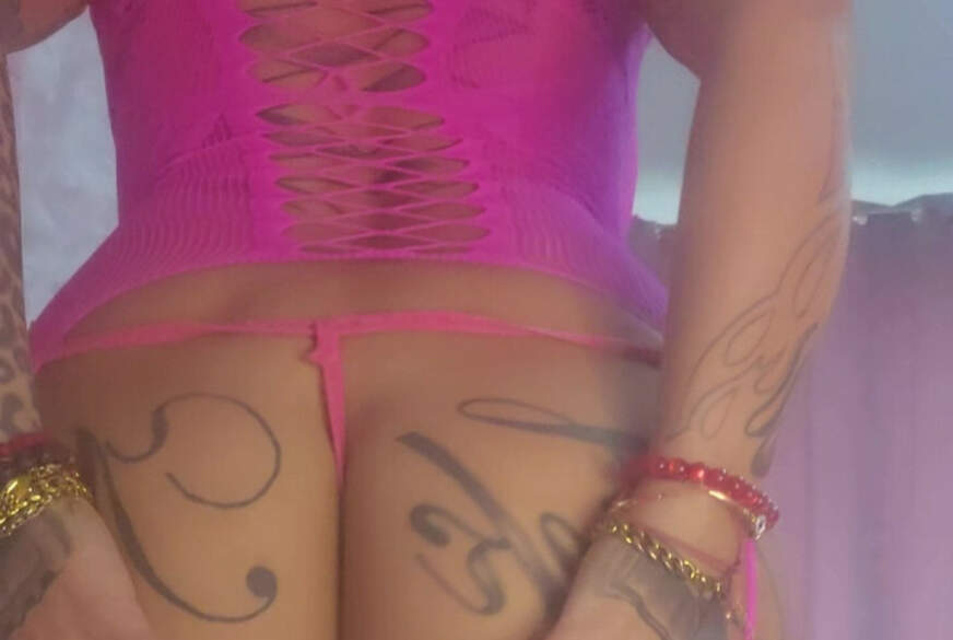 JeannyInkGirl: Sexy Striptease mit Öl und W**xcountdown
