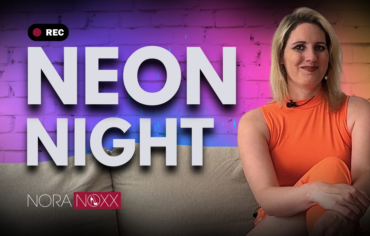 Es war Neon-Night! In schicken Neon Klamotten leuchtet man gleich ganz anders, und so richtig zum strahlen gebracht wurde ich dann noch mit meinem Lieblingsvibrator. Ich durfte mich nicht bewegen und tja, was soll ich sagen, es wurde etwas nass  . Außerdem habe ich an diesem Abend die wahrscheinlich schlechteste Küsserin aller Zeiten gefunden, obwohl die echt heiß war! Wie geht das?! Die ganze Story gibt’s im Video.