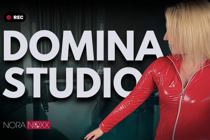 In rotem Lack im Dominastudio von NoraNoxx