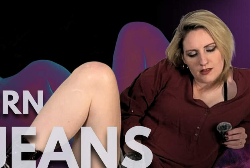 NoraNoxx: Geile deutsche Milf Nora Noxx macht es sich in Jeansshorts und Heels