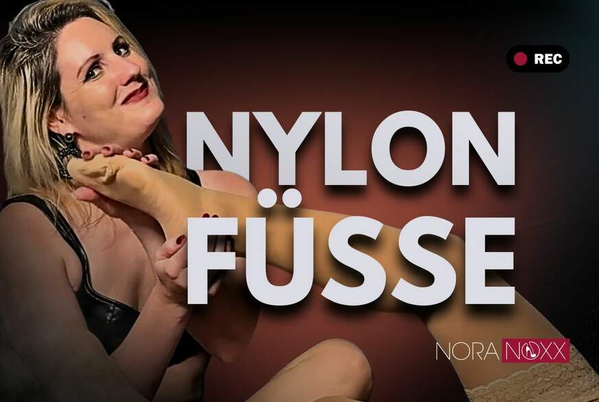 NoraNoxx: 4 geile Frauenfüße und Nylons