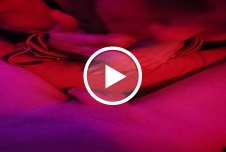 Lutschen im Rotlicht Reife Frauen Blond Frau-Mann Blowjob Nahaufnahme POV 