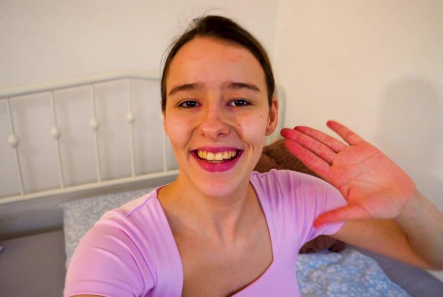 LenaBlush: Ich zeige die die haarige Wahrheit! P***y CloseUp!