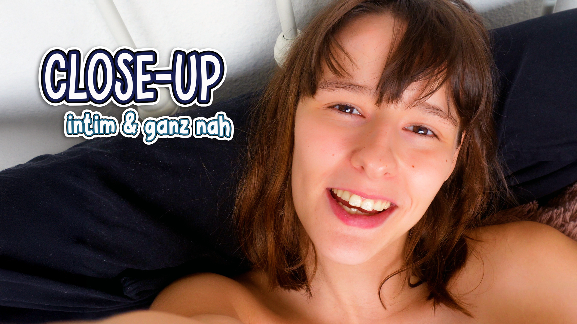 Du willst wirklich alles sehen? Dann komm näher… noch näher. In diesem Video gibt\'s nichts als meine glatte, gierige Pussy – so nah, dass du sie in deinem Gesicht spürst. Keine Ablenkung, nur pure Lust direkt vor deinen Augen. Gönn dir den besten Blick überhaupt… aber Vorsicht – es macht süchtig.