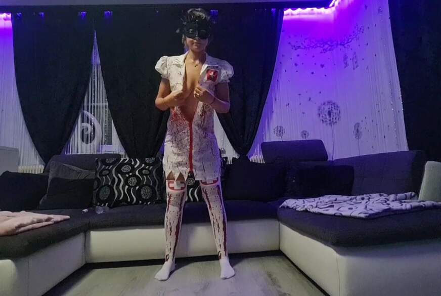 Foxylove69: Happy Halloween !!! Foxy besorgt es sich mit ihrer Sexmaschine im Krankens*******r Outfit und b***t