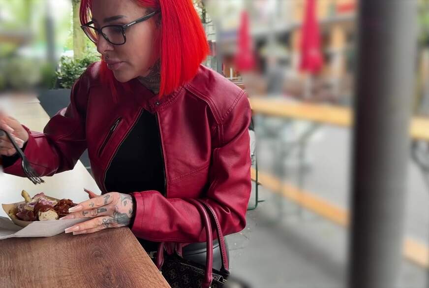 CatCoxx: Bochums geilste Bratwurst Bude für ne gratis Wurst mach ich die Beine breit !