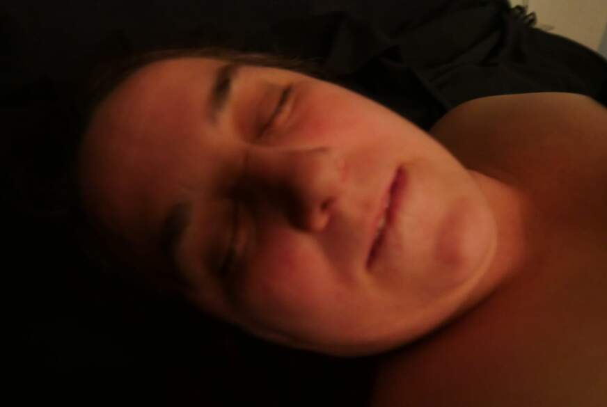 B**tengel82: Er steckt einfach die Hand in mein N**ses L**h