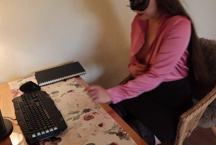 Selbstbefriedigung am Arbeitsplatz - Wenn das mein Chef wüsste... von HelenaBeaux