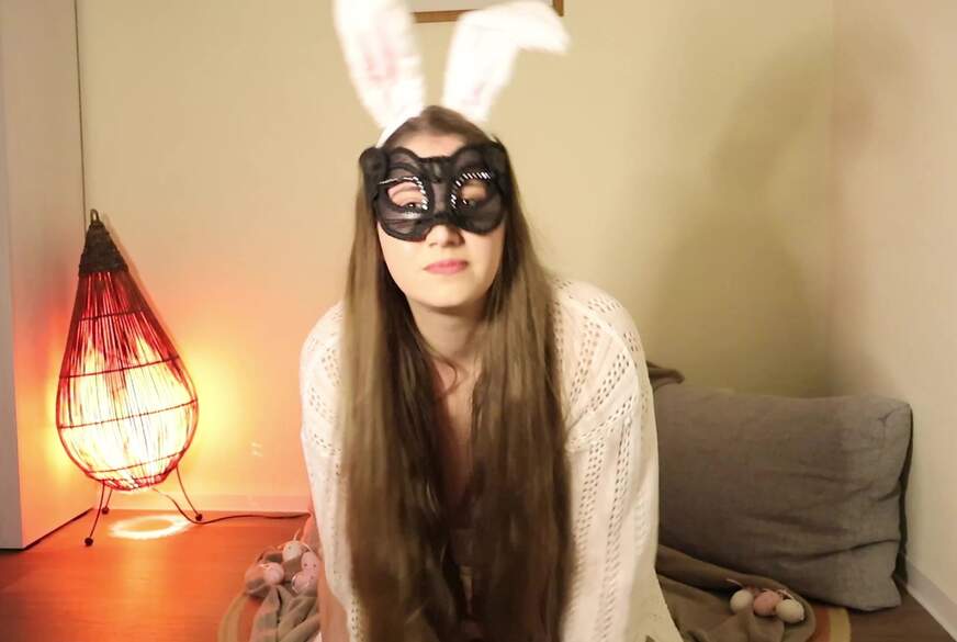 Geile Ostern! Freche Osterhäsin befriedigt sich mit Karotte von HelenaBeaux