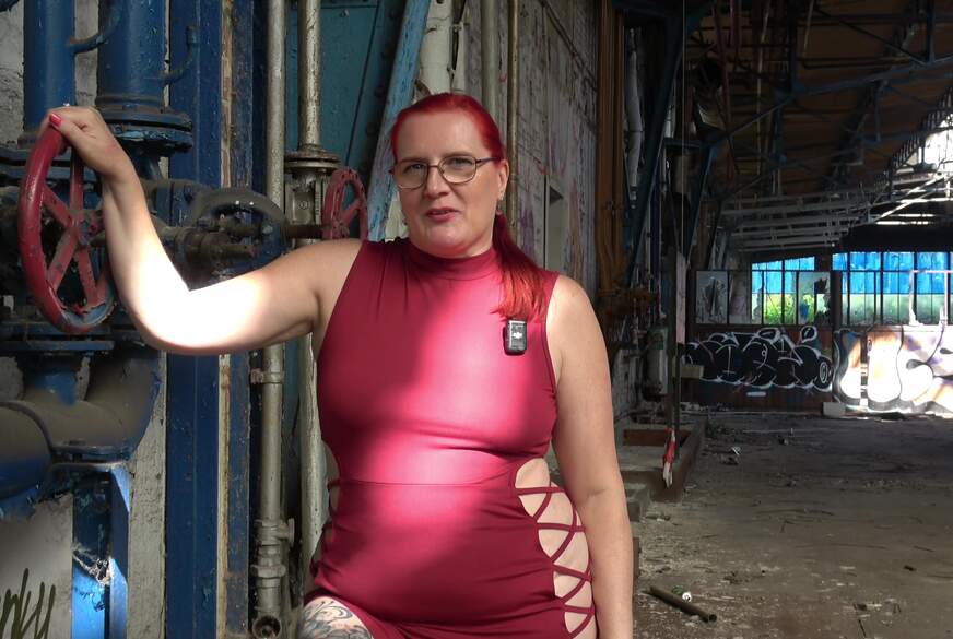 MrsEssen7471: Geiles Shooting und danach im Pornokino 2 S******e verwöhnen