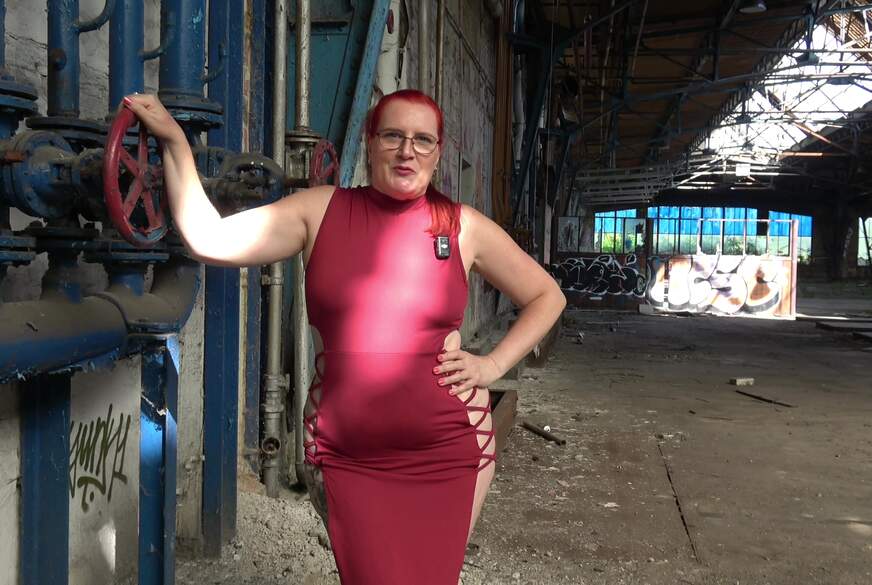 MrsEssen7471: Geiles Shooting und danach im Pornokino 2 S******e verwöhnen