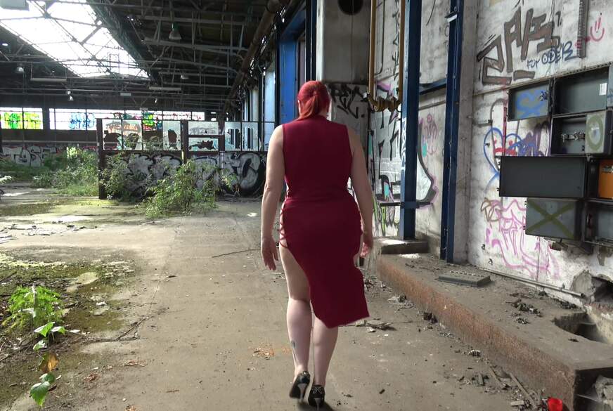 MrsEssen7471: Geiles Shooting und danach im Pornokino 2 S******e verwöhnen