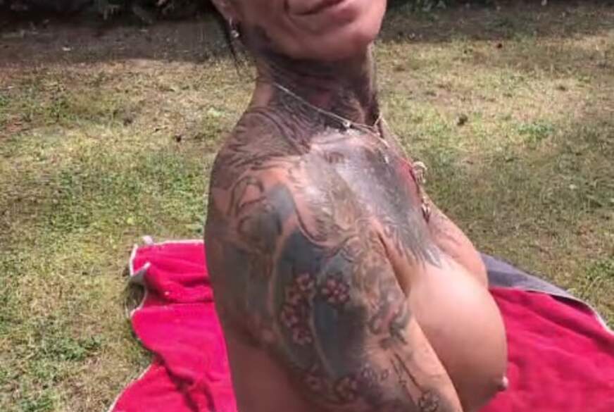 D***y-f**k im Garten von Lucyyyyylove