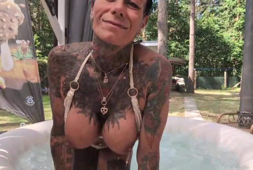 Lucyyyyylove: Whirlpool ganz alleine  - komm mit rein