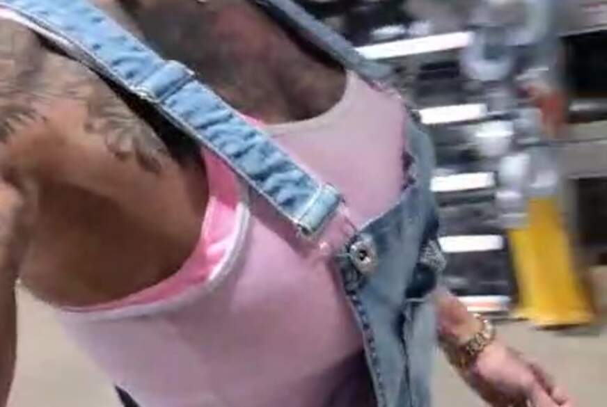 Lucyyyyylove: heisse Milf  im Baumarkt - werde beobschtet