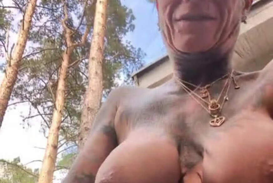 Lucyyyyylove: Natursekt live bei mir im Garten - Nachbar schaut zu