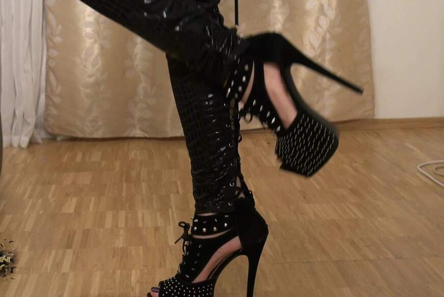 Ausbildung zur S***y - Lektion Richtig Laufen von HerrinAmy