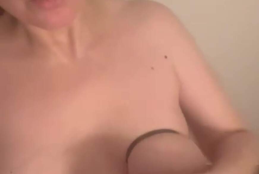Ich b***e mir die titten von Clarapanties pic3