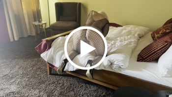 Stell dir vor, ich warte im Hotelzimmer auf dich eingehüllt in meinen neuen Catsuit, die High Heels glänzen im Licht. ?Und jetzt sag mir… wie lange würdest du es aushalten, mich einfach nur anzusehen.
Bei diesem Usertreff hat ich ruckzuck den Schwanz in meiner feuchten Pussy!