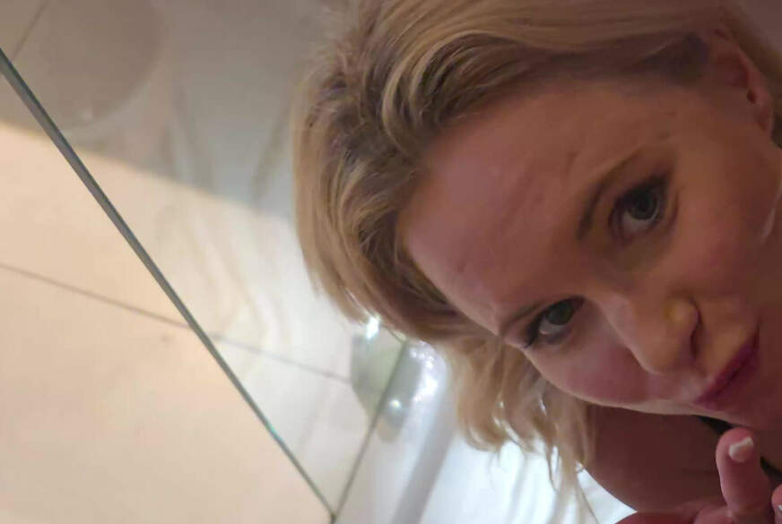 Wild-Bunny: Duschf**k mit P**sDusche!!! Ich reite ihn, p***e ihn voll, lasse