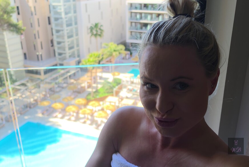 Wild-Bunny: Balkon B**wjob Revanche!!! ich wecke ihn, s***e ihn leer und schlucke alles!