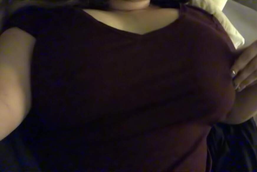 Titten Alarm!!! Ich Hole Meine Mega Titten Raus Und S***e An Dem Nippel! von Susi-Sunshine pic1