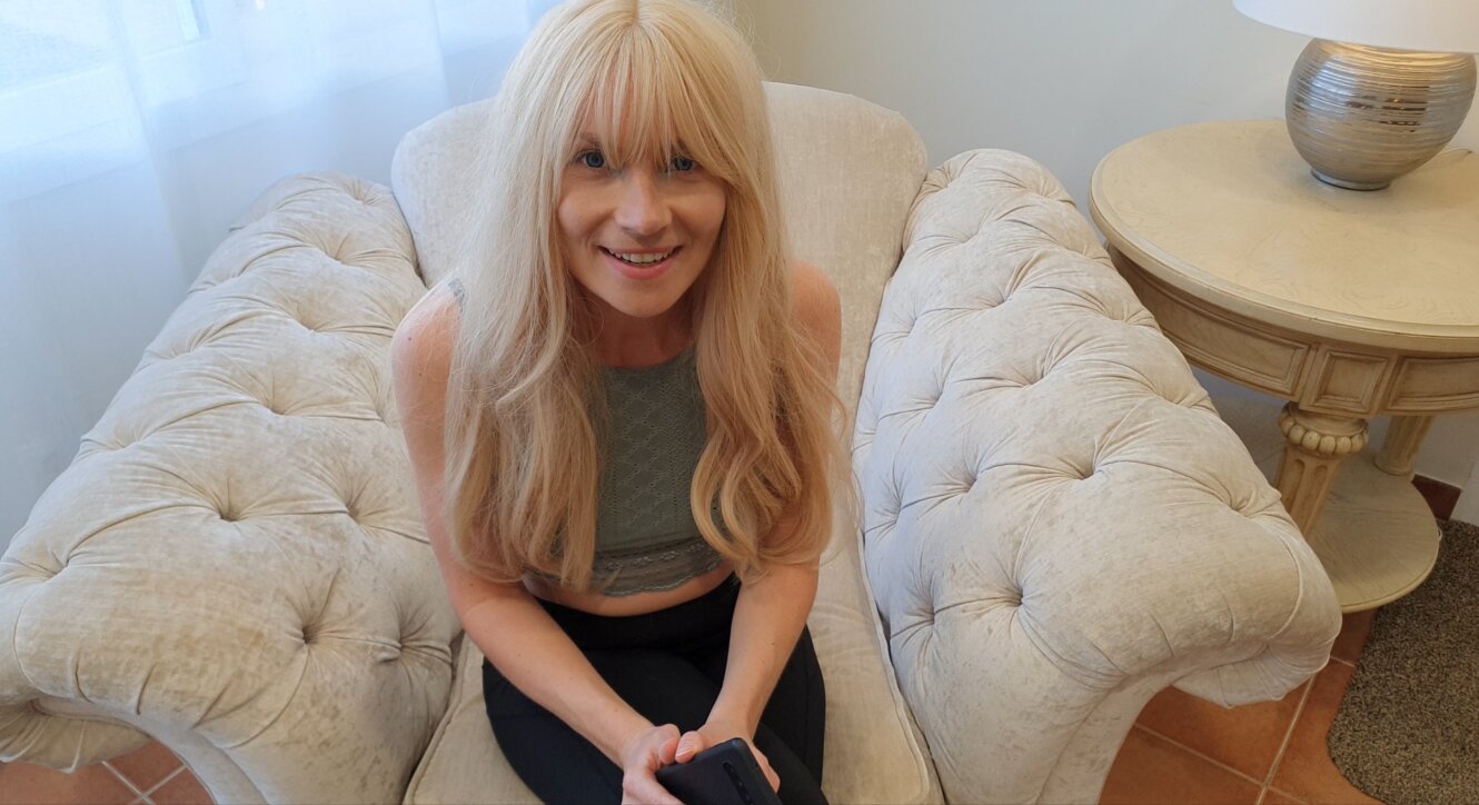 Heute erlebst du mich mal ganz privat! Du hast dich schon immer gefragt, welches Mädchen sich wirklich hinter dem Profil befindet und wie ich so Real bin? Ob ich einen festen Drehpartner habe? Oder ob ich vergeben oder sogar Single bin? Dann ist dieses Video für Dich! Heute sprechen wir einfach mal REALTALK! Daher beantworte ich heute einfach mal die 5 häufigsten Fragen, die mir so privat hier gestellt werden! Ich wünsche dir ganz viel Spaß dabei und freue mich natürlich auch mehr über Dich zu erfahren ;)