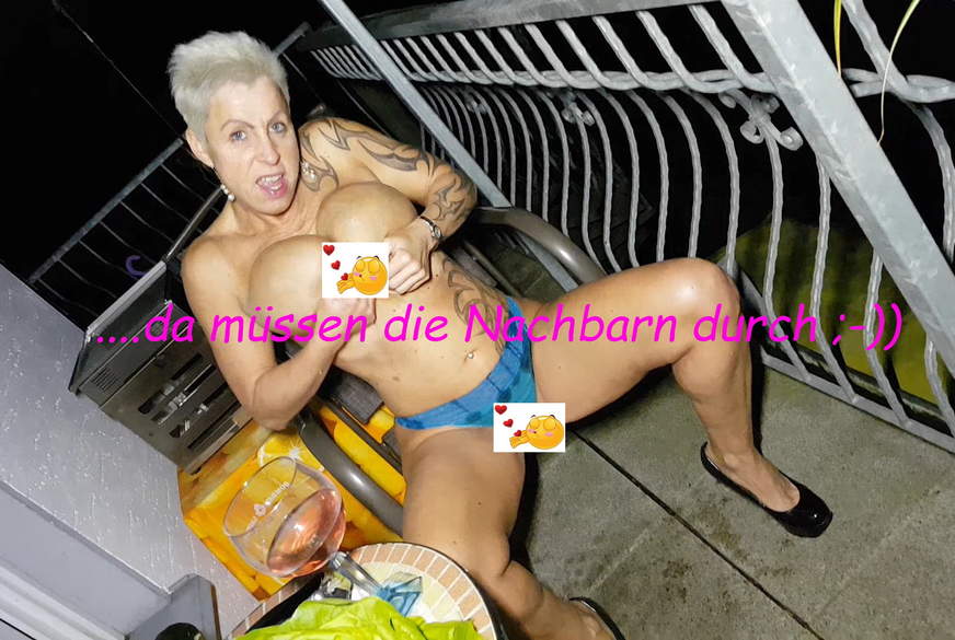 Vanessa: Outdoor!! In Public!!...da müssen die Nachbarn durch!!!