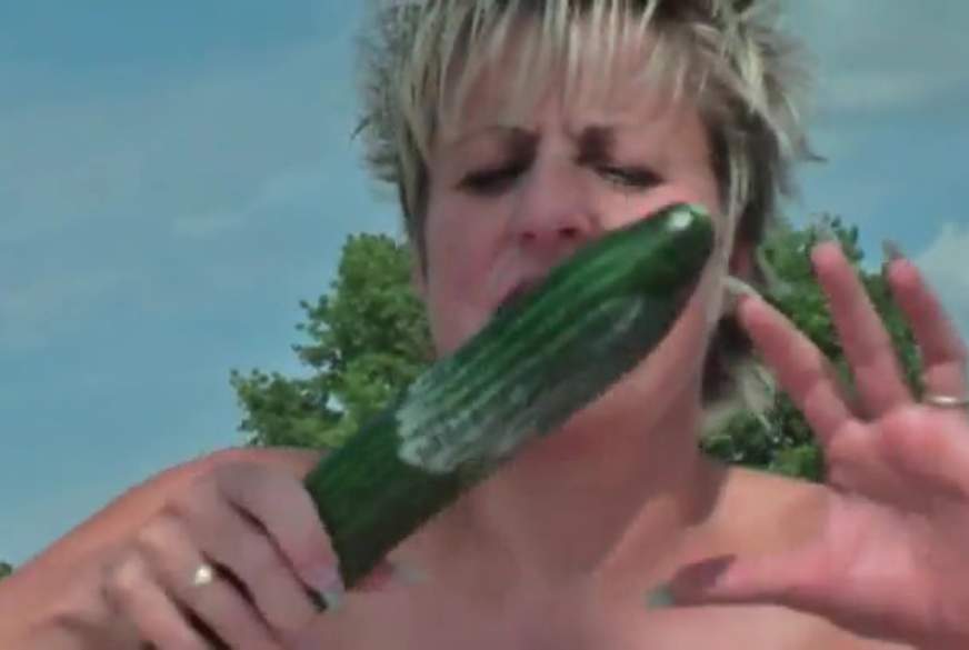 Vanessa: A**le F****leien ! !Gurke-A**l!!