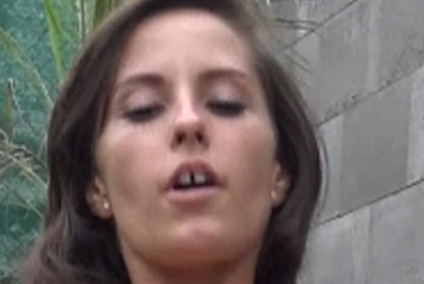 Unglaublich krass Ich p**s im Kopfstand von Traum-Titten18