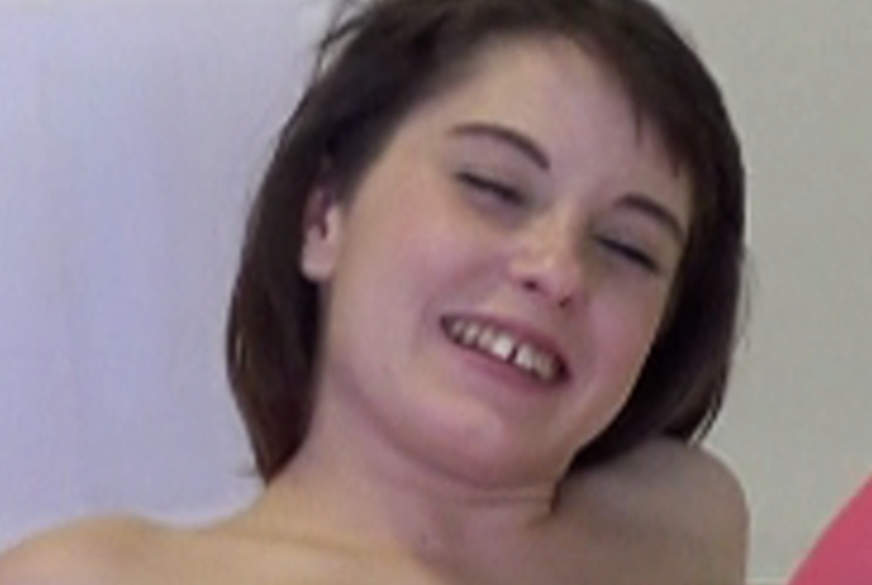 Footjob bis zum A********n! W***s auf meine Füße! von Traum-Titten18