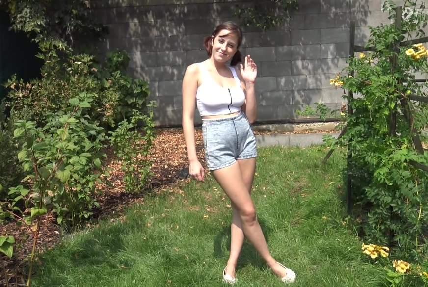 Ups das tropft! Mitten in mein L**h g*****t! von Traum-Titten18