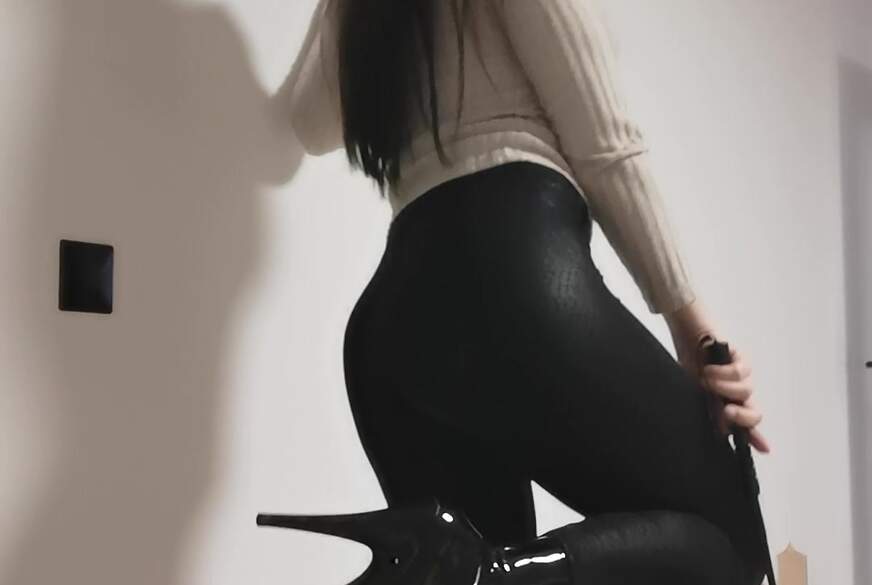 MiaAmante: du stehst drauf wenn deine herrin dich zum s******n bringt??