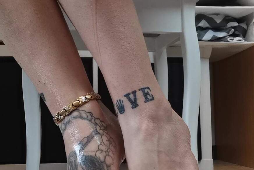 MiaAmante: stehst du auf Fußfetisch??