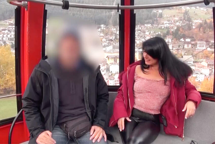 Alexandra-Wett: PUBLIK! HEIßER A*******k MIT EINEM FREMDEN IN DER SEILBAHN!