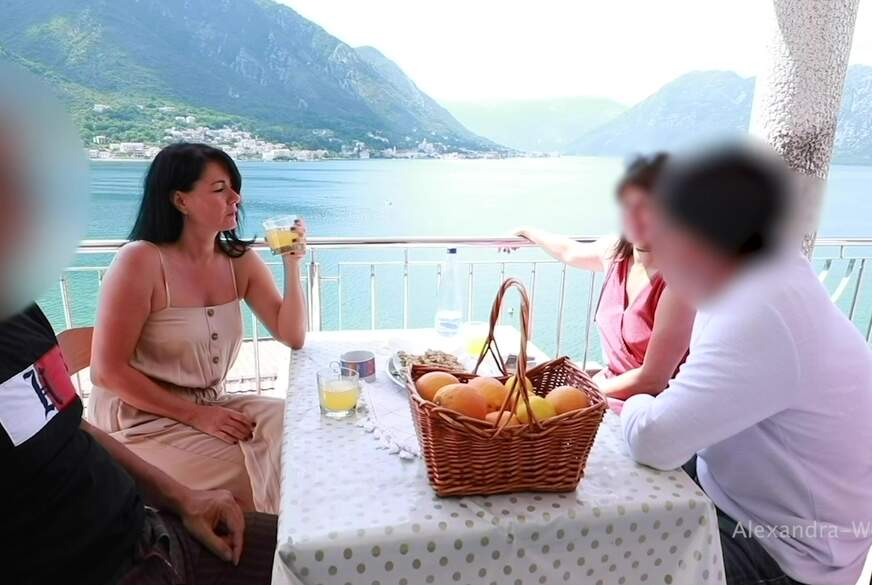 Alexandra-Wett: PUBLIK EXTREM! GEILEN S*****z UNTER DEM TISCH ZUM S******n GEBRACHT