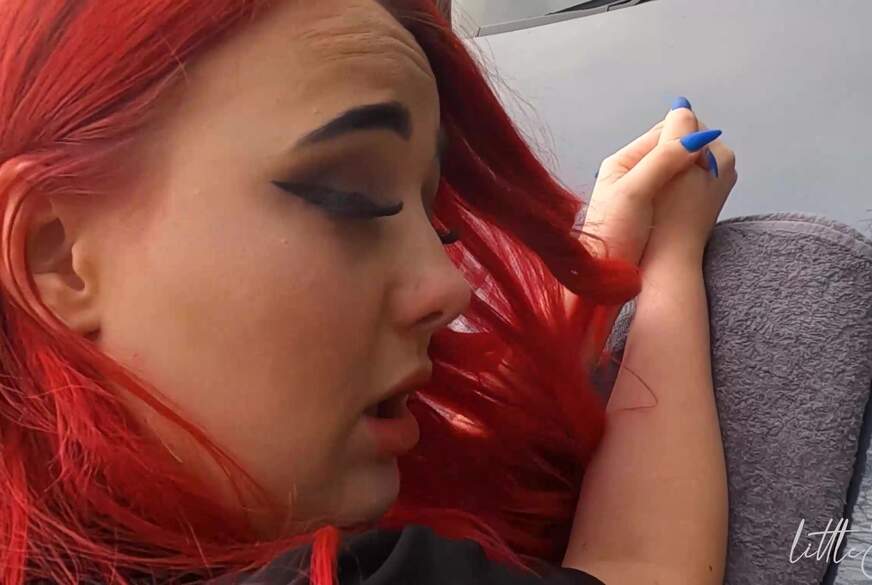 A**l-Quickie auf der Motorhaube von LittleEve