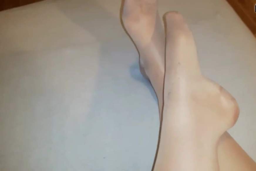 BBW-S******e69: Feine helle Kniestrümpfe ** Nylonfetisch **