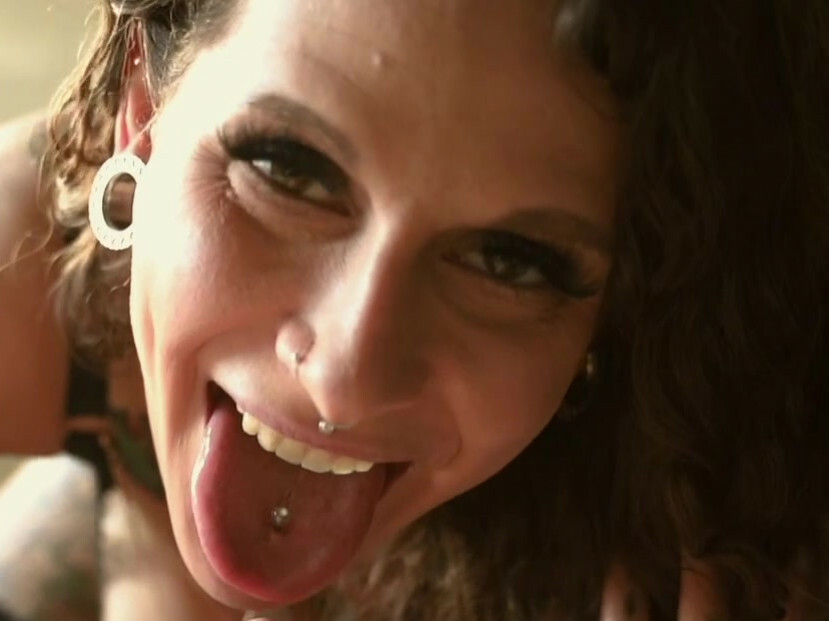 Wie konnte ich das vergessen! Mein allererstes Fotoshooting mit Ben hat ihm direkt eine Beule in die Hose gezaubert. Keine Ahnung, ob er sich gedacht hat, dass es mir nicht auffällt...ich hab ihn zumindest noch eine ganze Weile zappeln lassen, bis ich mich seinem \