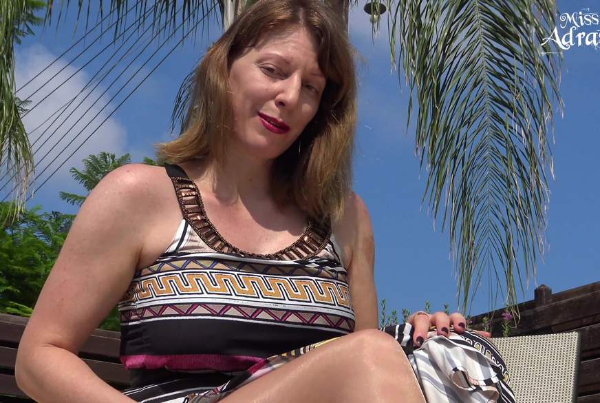 Saug warmen Nylonm****i Duft! von MissAdrastea pic2