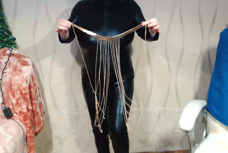 MissTanya: catsuit und Korperschmuck