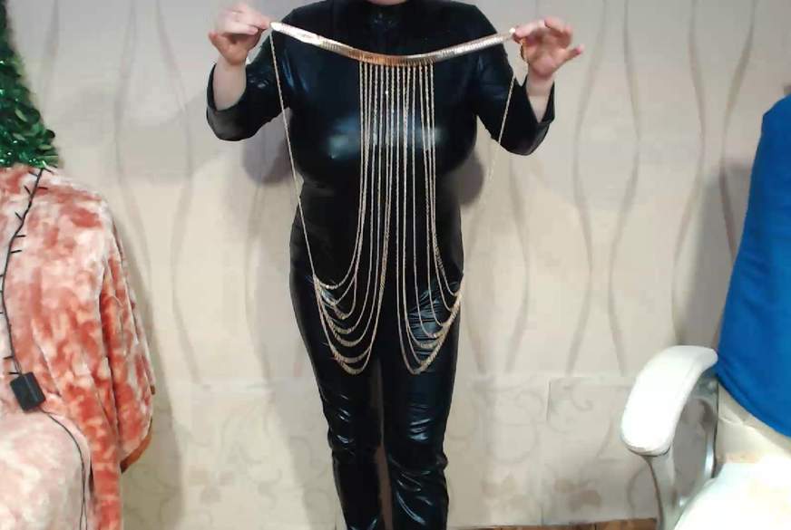 MissTanya: catsuit und Korperschmuck