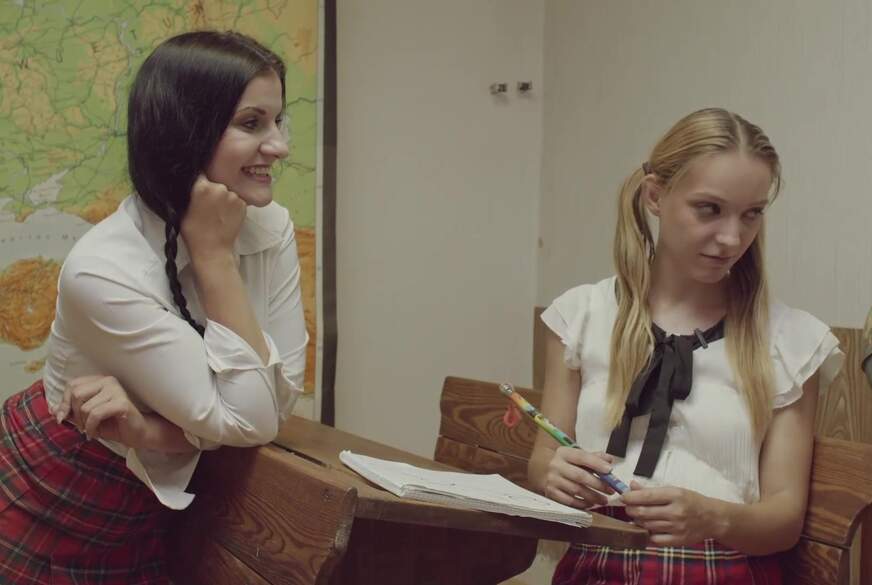 lolicoon: Loli likes p***ses