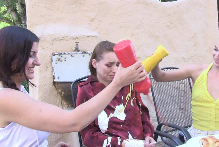 lolicoon: Versaute Geburtstagsfe**r