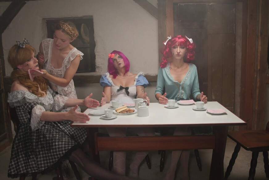 lolicoon: Creepy dolls for Halloween