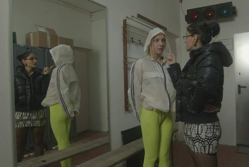 lolicoon: Daunenjackendirektorin z******t mich